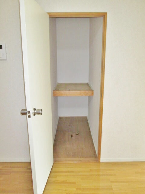 東大和市南街２丁目のアパートの収納