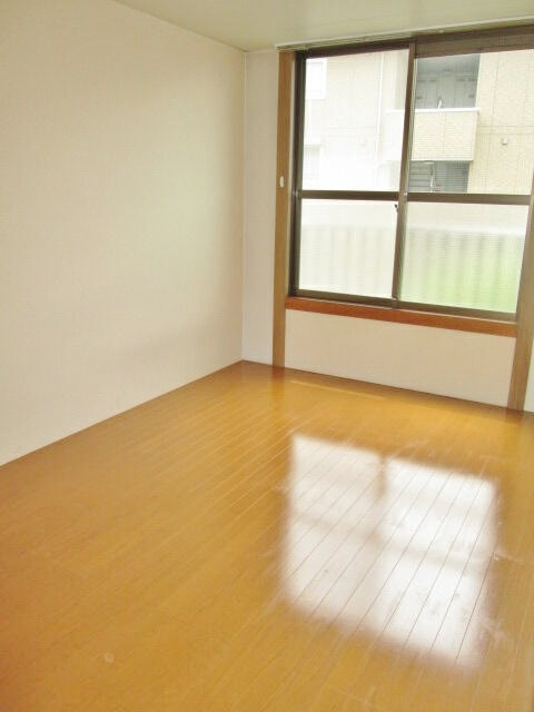 東大和市南街２丁目のアパートの居間・リビング