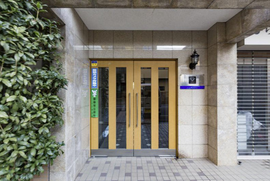 ジュエル明大前のエントランス