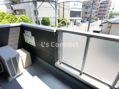 【バルコニー】 | ノイエテルノＢ | ２階のお部屋で洗濯物もたくさん干せます。