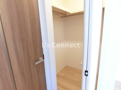 【収納】 | ノイエテルノＢ | 奥行のあるクローゼットでお荷物もすっきり収納。