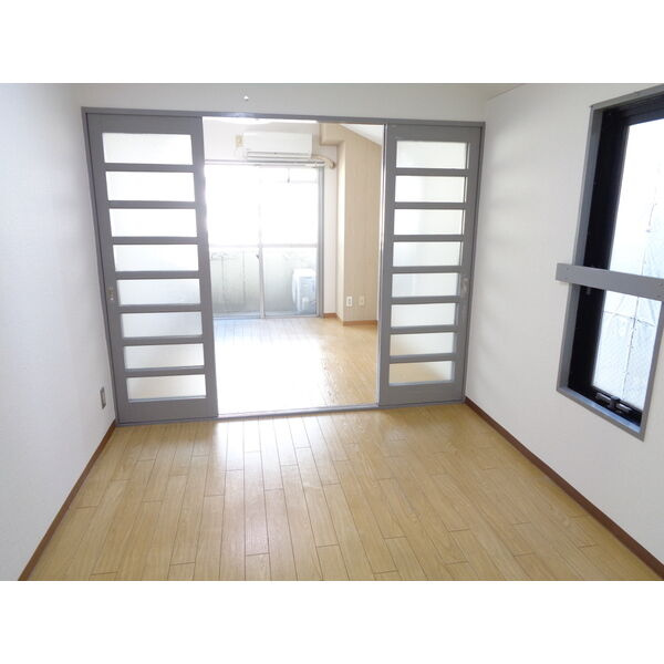 プリンセス栄の居間・リビング