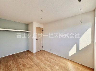 【洋室】 | 豊橋市松井町 新築一戸建て 6号棟 | 落ち着いた色調の洋室です