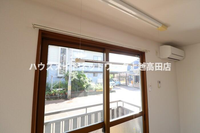 プレシャスのその他|室内物干し（参考同型101号室室内写真）