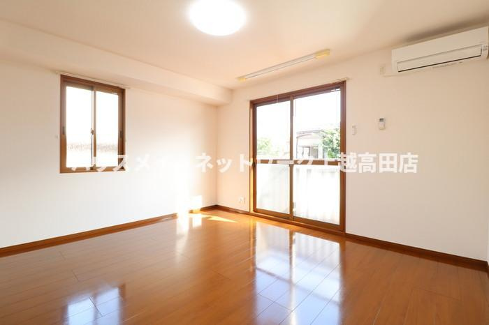 プレシャスの洋室|洋室（参考同型101号室室内写真）
