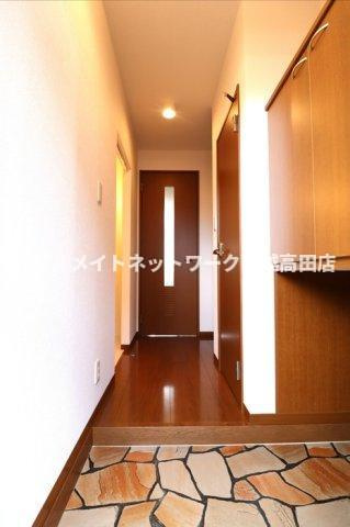 プレシャスの玄関|玄関（参考同型101号室室内写真）