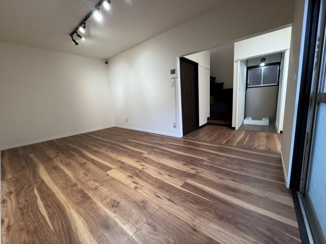 市川曽谷7丁目戸建の居間・リビング