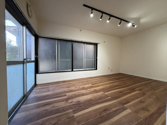 市川曽谷7丁目戸建の居間・リビング