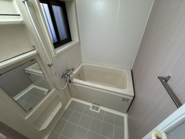 市川曽谷7丁目戸建の浴室