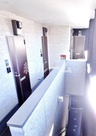 練馬区春日町２丁目のアパートのエントランス