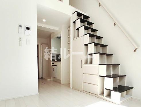 練馬区春日町２丁目のアパートの居間・リビング|別号室参考写真