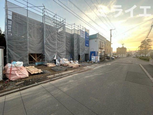 【新築戸建】札幌市東区北19条東10丁目2棟の前面道路含む現地写真