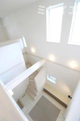 【新築戸建】札幌市東区北19条東10丁目2棟の居間・リビング|吹抜