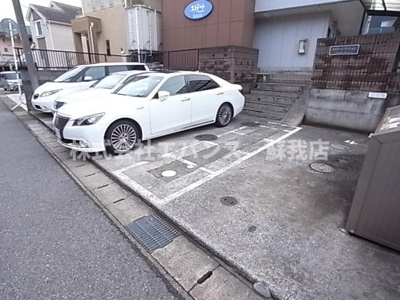 【駐車場】 | エステートマンション | 車をお持ちの方に嬉しい駐車場付きの物件です