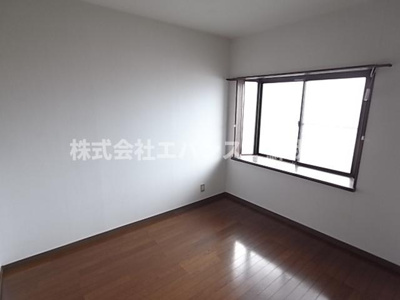 【寝室】 | エステートマンション | 開放的な寝室です