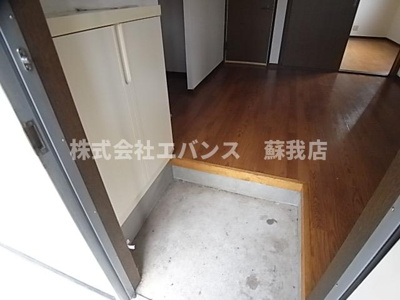 【玄関】 | サンフォーリスト仁戸名 | 収納もある玄関です