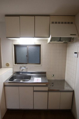 小窓付きのキッチンです！