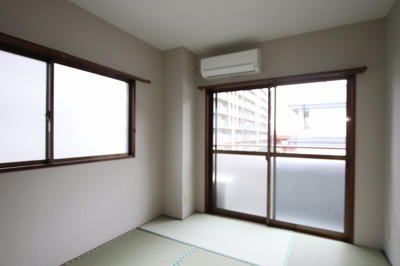 二面彩光の６帖和室です！