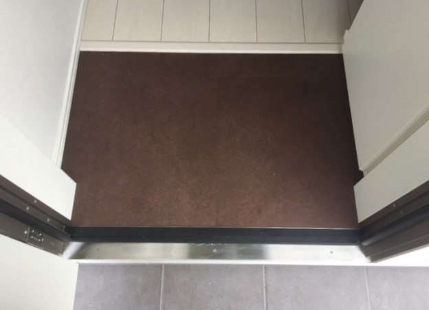 ルミエール柳森町の玄関