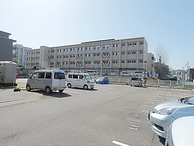 ウェルフォート幸川の駐車場