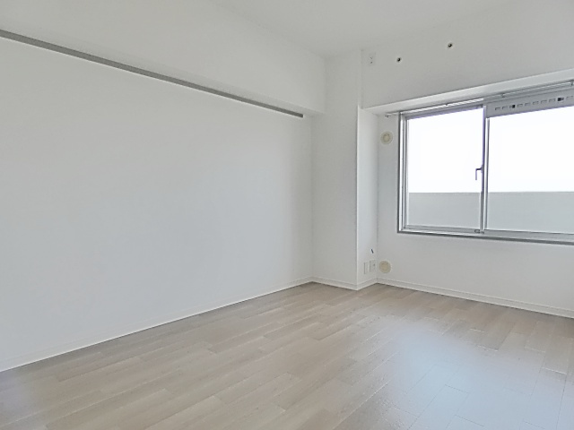 ウェルフォート幸川の洋室