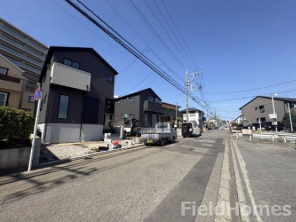 伊勢原市石田新築戸建て　第1期2号棟の前面道路含む現地写真|前面道路含む現地写真です。