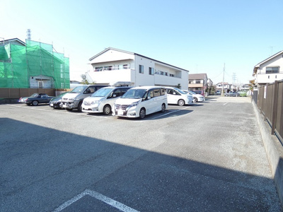 ★敷地内駐車場★（空き状況・使用料等詳細はご確認下さい）