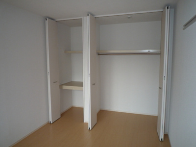 6帖の洋室には収納がございます♪