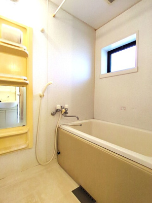 バス（窓があります）