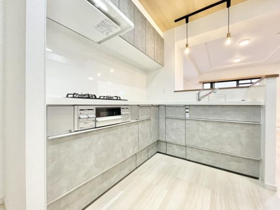 【キッチン】 | ライオンズマンション上野芝５丁 | カウンターキッチンでお部屋全体を見渡しながらお料理できます♪家族での会話も増えそうですね♪
