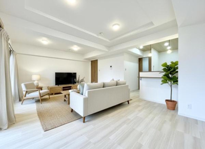 【居間・リビング】 | ライオンズマンション上野芝５丁 | 【家具配置イメージ画像】ラグやソファで雰囲気を変えたりいろんなアレンジが楽しめます！