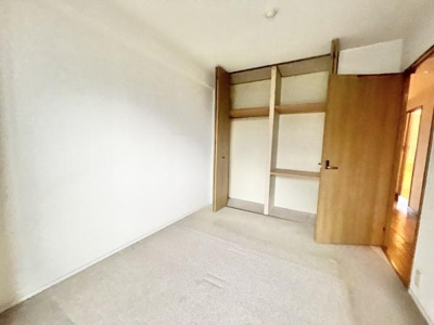 【子供部屋】 | レックスガーデン堺東 | 全居室には収納を完備！普段使いのお洋服や小物はもちろん、季節物のお洋服などもしっかりと整理整頓おしまい頂けます。居室空間をより広く隅々までお使いいただけますね♪