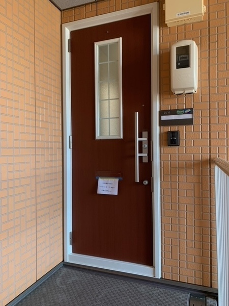 クレール六反　６棟のエントランス