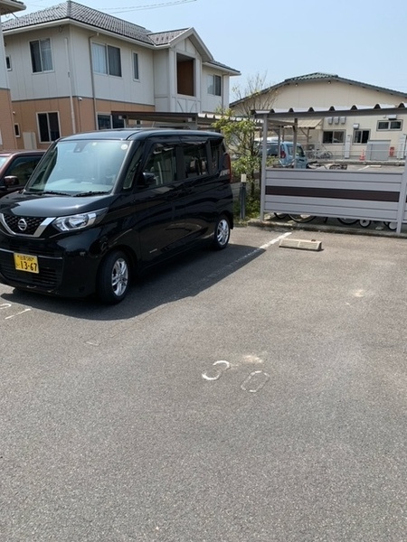 クレール六反　６棟の駐車場