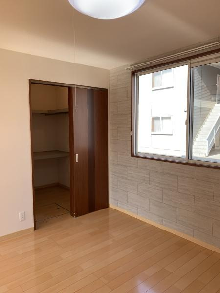 クレール六反　６棟の洋室