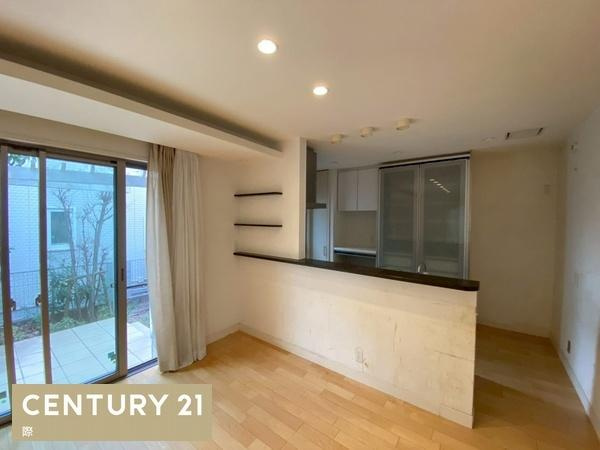 和歌山市栄谷　中古戸建の居間・リビング