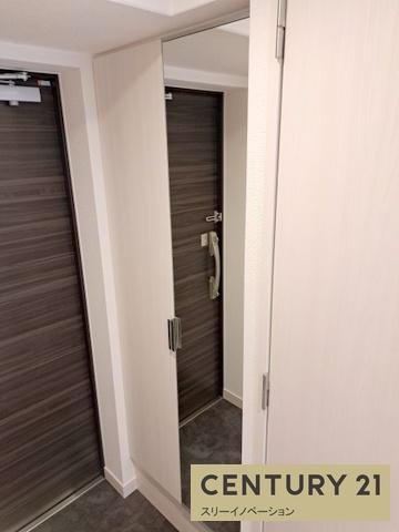 アドバンス大阪カーサの玄関|★姿鏡★