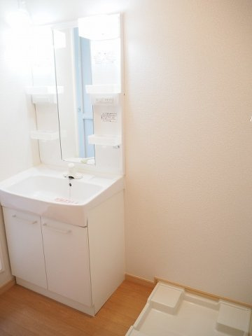 Ｉ・Ｔ　Ｉ棟の洗面所|スペースが確保できる洗面所です