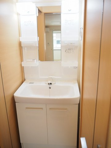 ニューバンブスの洗面所|忙しい朝には欠かせない洗面所です