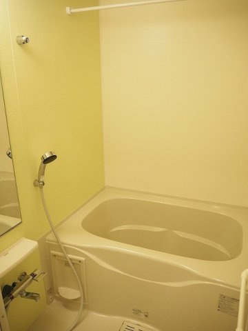 ニューバンブスの浴室|落ち着いた空間のお風呂です