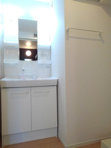 シャンティⅡＢの洗面所|明るい洗面所です