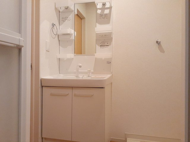 リブレ本郷Ⅱの洗面所|脱衣スペースもあります