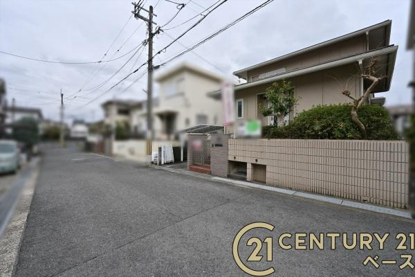 香芝市真美ヶ丘３丁目の売地の前面道路含む現地写真|■現地撮影写真■落ち着いた雰囲気の住宅地内です！