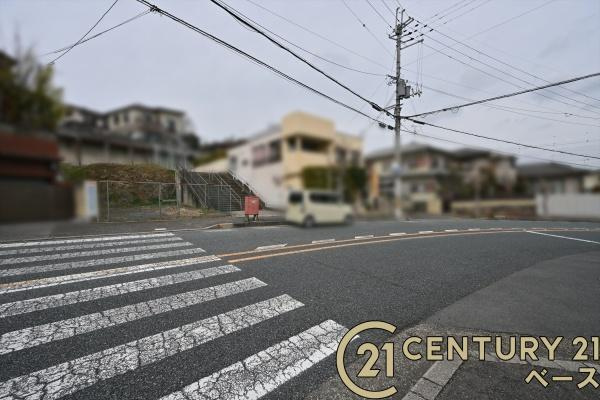 生駒郡三郷町城山台１丁目の売地の前面道路含む現地写真|■現地撮影写真■前面道路は広々しており、お車の出し入れも楽々！