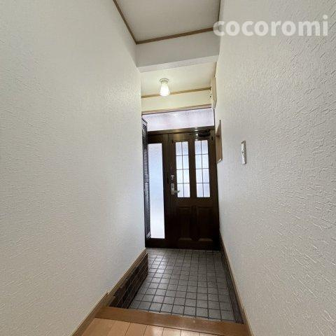 茄子作東車庫付き戸建の玄関