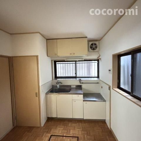 茄子作東車庫付き戸建のキッチン