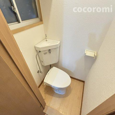 茄子作東車庫付き戸建のトイレ