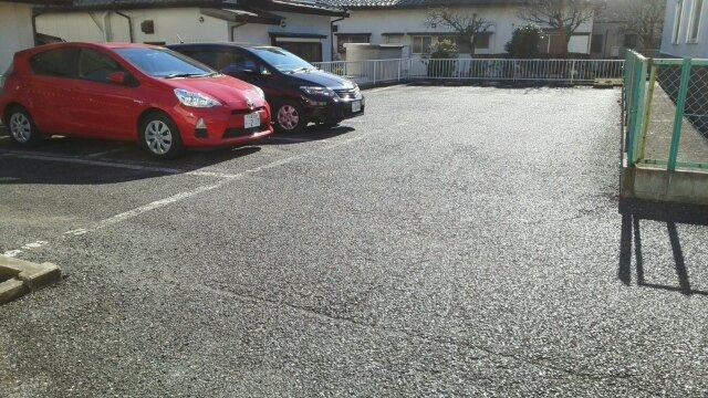 パレス若山の駐車場