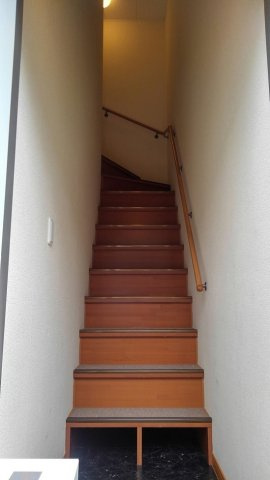 レオパレス山脇の玄関|２階玄関