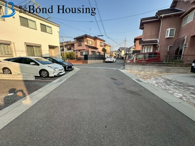 令和３年築浅戸建て　駐車３台可　玉津町水谷　良質戸建の前面道路含む現地写真